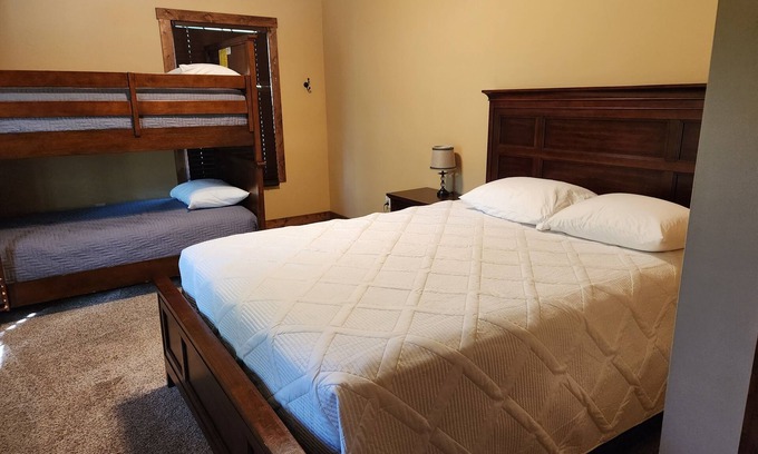 Holland Haus | Marvelous estate with pool and hot tub in Saugatuck - 10 bedrooms