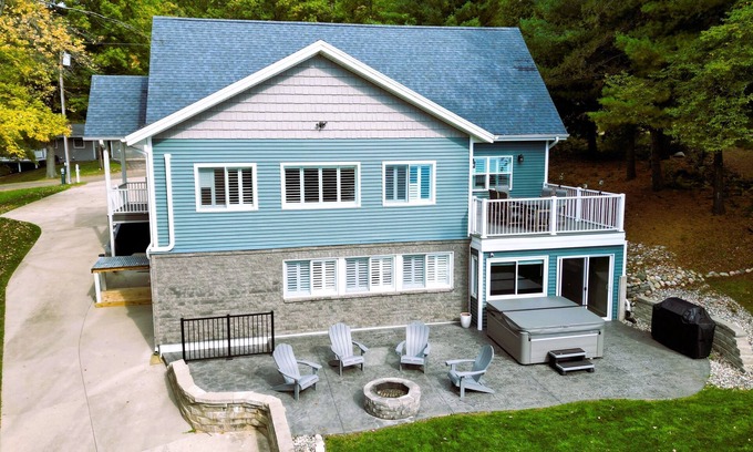 Stanwood Hütte | Marwood Cove - Luxury Waterfront Cottage with Hot Tub