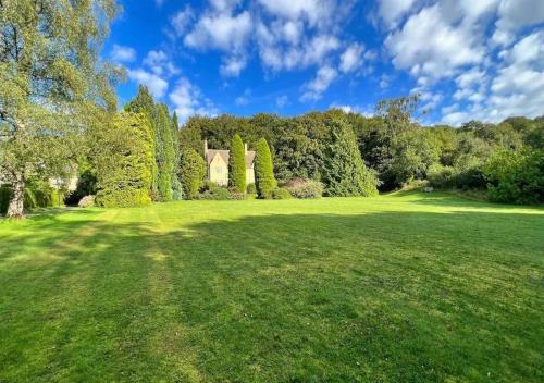 Painswick Wohnung | Maryhill-Cotswolds-Stunning Grounds-Parking-Wifi-Sleeps 14
