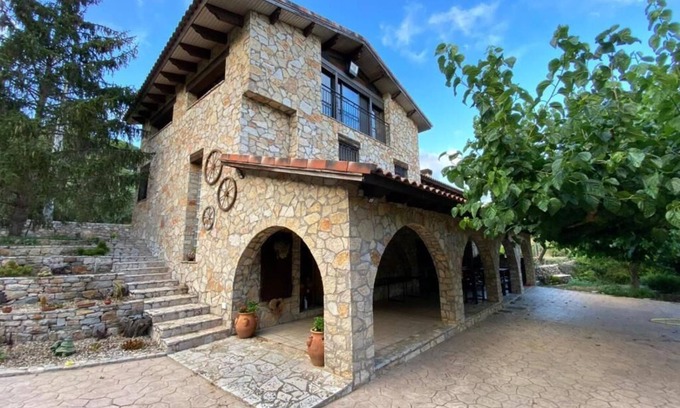 Riudecols Haus | Masía de piedra con piscina
