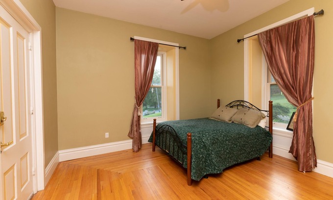 Elkader Haus | Master Suite at Elkader Jailhouse Inn