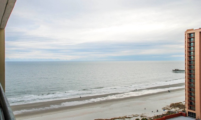 Arcadian Shores Eigentumswohnung | Meisterhaft aufgewertetes South Hampton Oceanview Penthouse