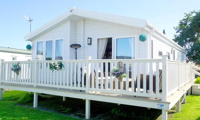 Cayton Bay Haus | Meadow Lodge