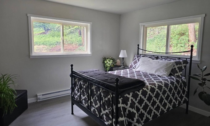 Conner Haus | Medicine Tree Chalet in Conner