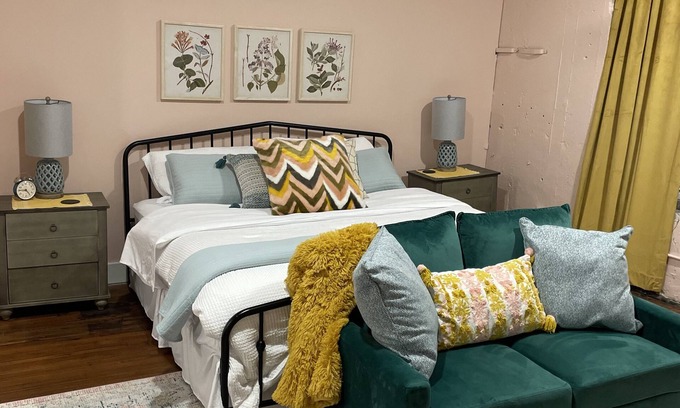 Laurel Eigentumswohnung | Mercedes at The Laurel Lofts