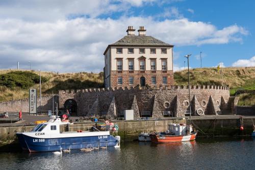 Eyemouth Wohnung | Merchant's House - LARGE two floor apartment! Sleeps up to 11 people, First floor available separately, sleeping 2 people at a reduced rate!