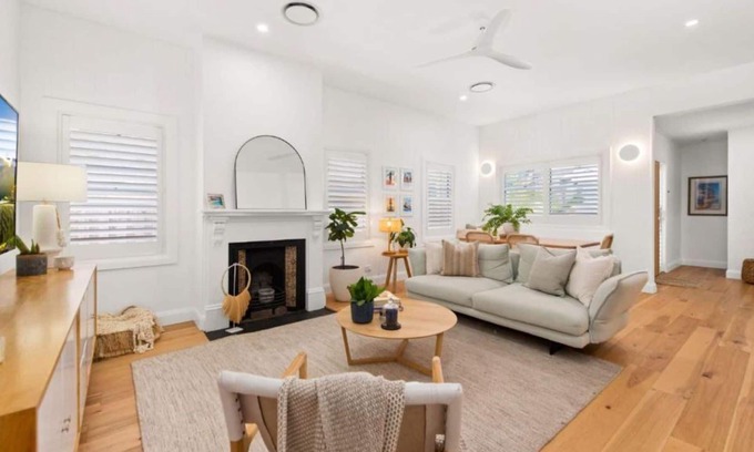 Merewether Haus | Merewether Beach House Retreat - A short stroll to Bar Beach