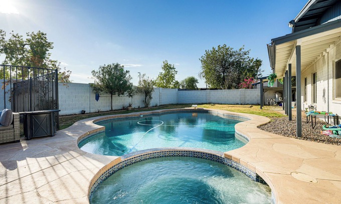 Dobson Ranch Haus | Mesa Oasis w/ Diving Pool By Spring Training, Dtwn
