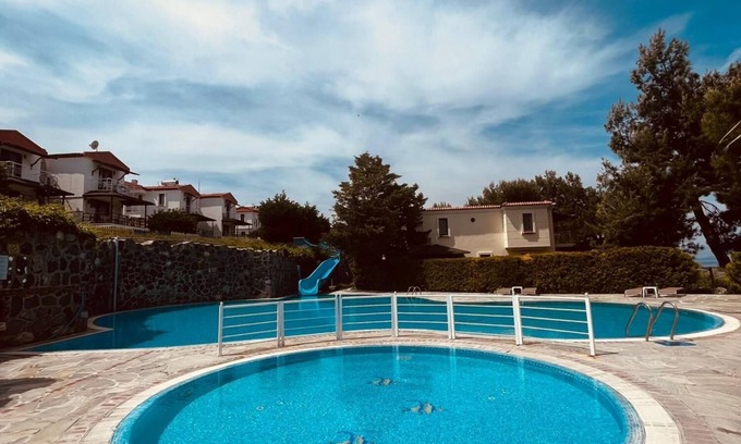 Ildır Koyu Wohnung | Mesmerizing Flat with Shared Pool in Cesme