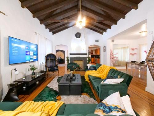 Midtown Haus | Miami Luxe 4BR 4BA with Pool, Hot Tub & Vibes