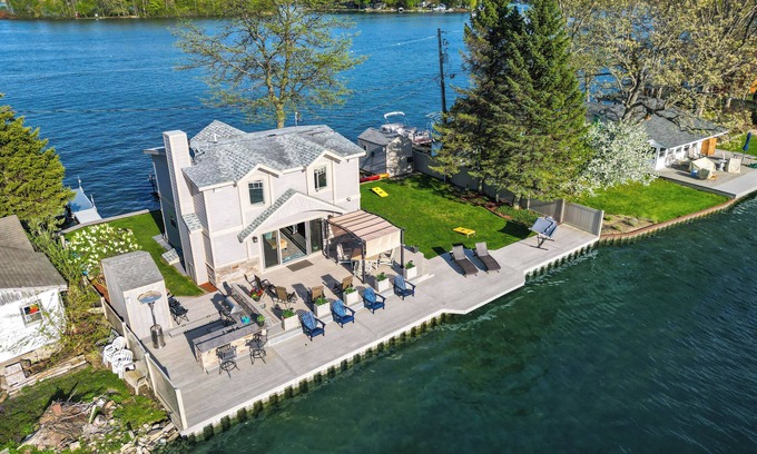 Argentine Haus | Michigan Island Lake House: Sunrise & Sunset Views