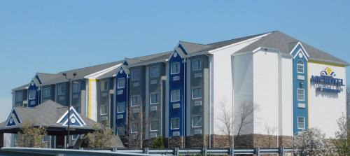 Triadelphia Hotel | Microtel Inn & Suites by Wyndham Wheeling at The Highlands