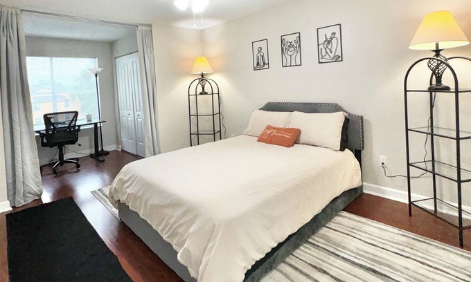 South Semoran Wohnung | Mid-Century Studio Apt in Orlando near MCO Airport