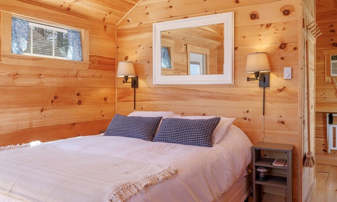 Sandy Point Kabine | Mid-Coast Maine cabin less than an hour from Acadia NP! New Sauna! Cabin #3 Pine
