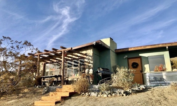 Desert Hot Springs Hütte | Mid-Century Gehöft mit atemberaubendem Blick zwischen Palms Springs und Joshua Tree