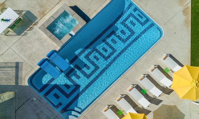 El Mirador Haus | Midcentury Marvel - 1/3 Morgen! 4 Schlafzimmer Schwimmbad! Spa! 2 Kamine! Mtn. Ansichten!