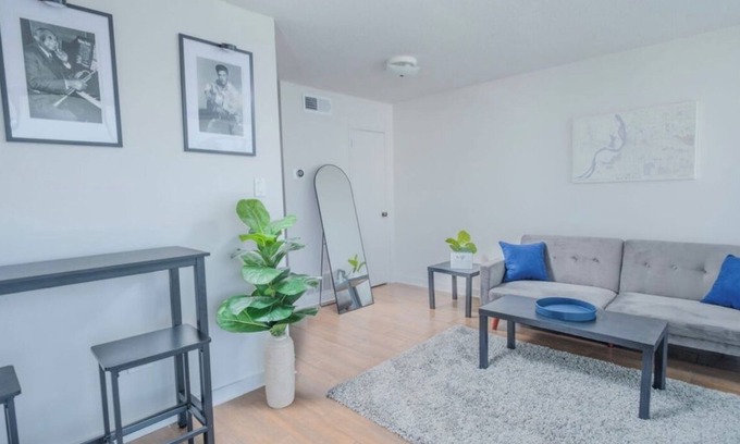 Crosstown Wohnung | Midtown, Gated Parking, Keyless entry
