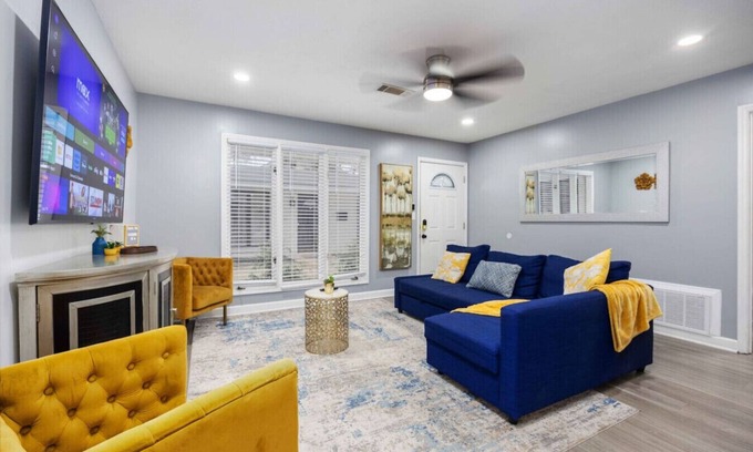 Columbus Wohnung | Midtown Modern Apt w Arcade: 8 miles to FT Moore