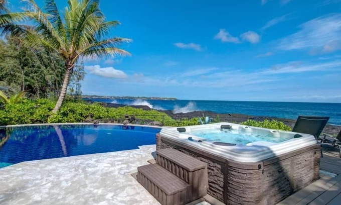 Keaau Haus | Mika Kai 4 bd w/Pool and Hot Tub - Epic Spot for Whale Watching!!!