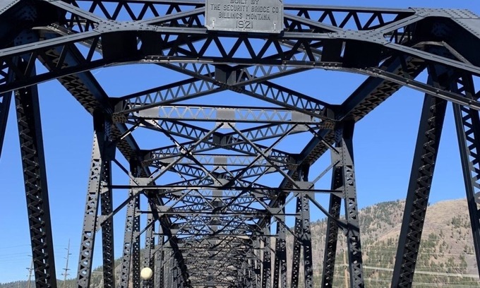 Milltown Haus | Mill town location by the river w/hot tub