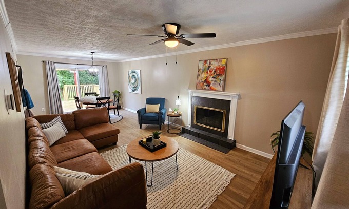 Lansing Haus | Miller Brite 3 bed/1.5 bath with all new deck!