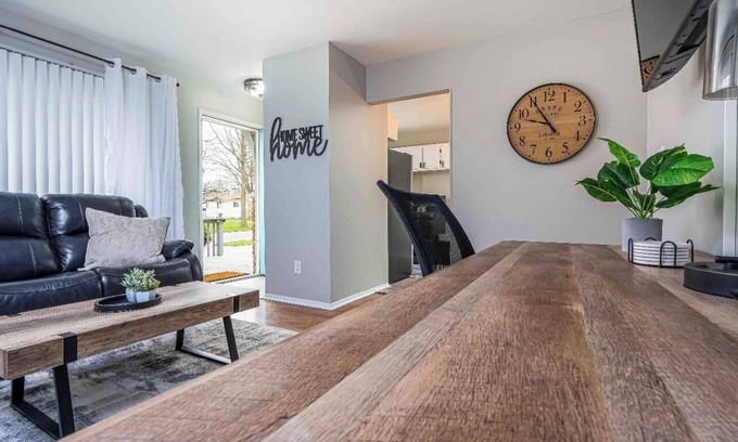 Lansing Haus | Mindfully Mellow 3Bd 1Bath