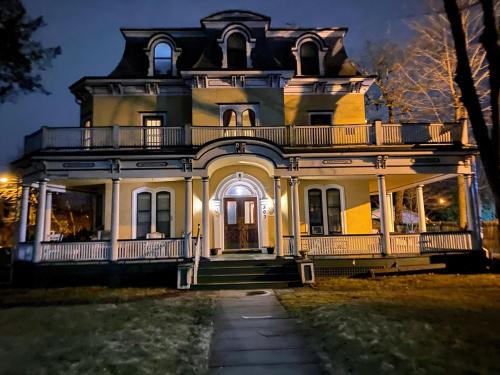 Plainfield Haus | Mini Mansion Hotel near public transportation is the yellow and green house on the corner of 8th st and Madison avenue