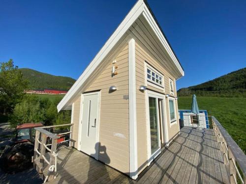 Sykkylven Wohnung | Minihus med drømmeutsikt til Sunnmørsalpene