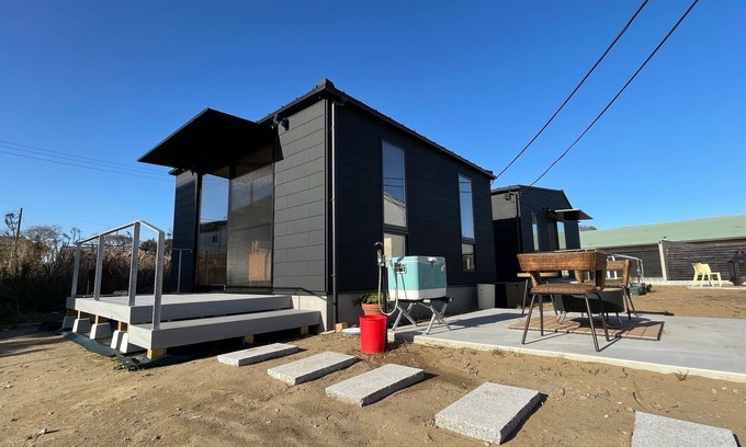 Kujukuri Hütte | Minimal Twin Mutsumi 2person building / Sambugun Chiba