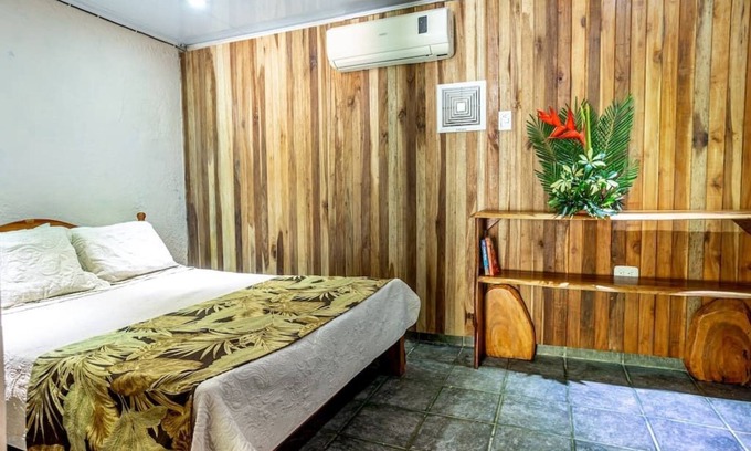 El Cerro Wohnung | Minimalist Garden Cove, 1 Bedroom, With POOL & AC - Rogers Hospitality-Quepos/MA