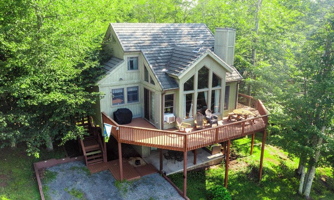 Davis Kabine | Mins to Downtown Davis! Pool Access! Dog friendly!