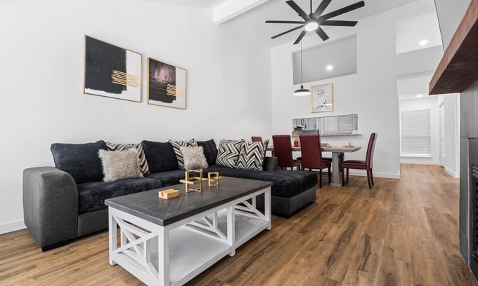 Euless Eigentumswohnung | Minutes from DFW & AT&T stadium. Cozy modern retreat