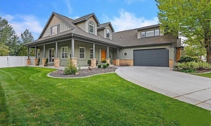 Meridian Haus | Minutes from I-84, Near BSU, hospitals, Ford Idaho Center, Wahooz/Roaring Spring