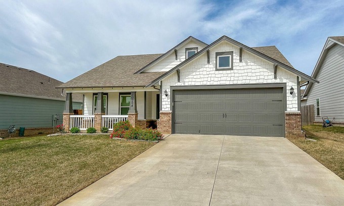 Owasso Haus | Minutes from Tulsa! Come relax with the family in this pet friendly home