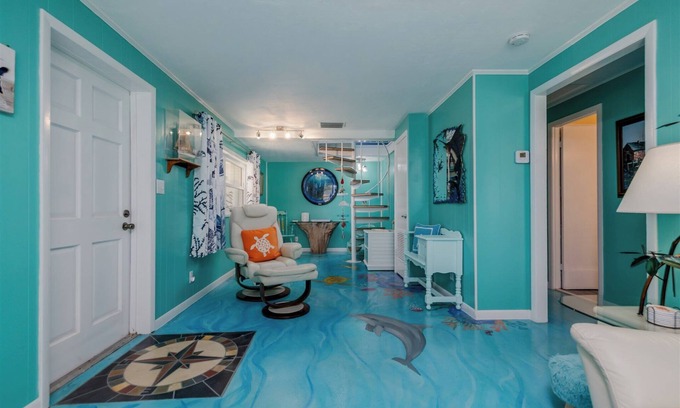 Walkers Holly Hill Haus | Intracoastal Sea Life Retreat, Intracoastal Sea Life Retreat