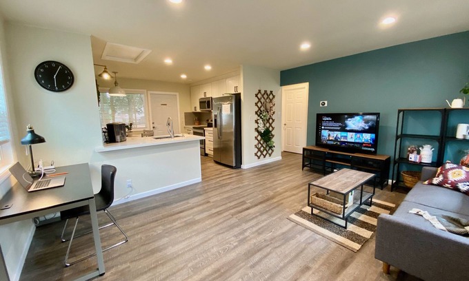 Renton Haus | Minutes to Freeway, 2bedroom/1bath with 200Mbps WiFi, Free parking, +Backyard.