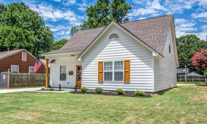 Berclair Haus | Minutes to the Memphis Zoo! The Berclair Cottage