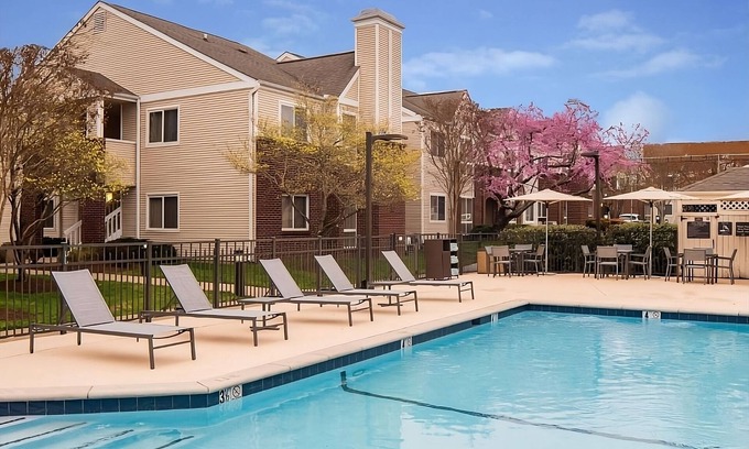 Brentwood Hotel | Minutes to The Parthenon Nashville! 2 Pet-friendly Units w/ Free Breakfast, Pool
