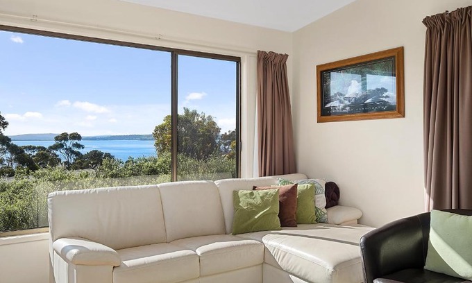 Blackmans Bay Haus | Mirramar House