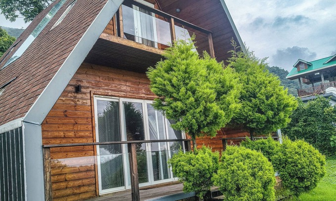 Bullawala Hütte | Mistywood Cottages With Valley View by Homeyhuts