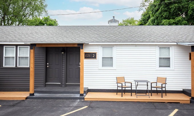 Ludington Wohnung | Mitten Flats #2 - 1 Block to the beach!