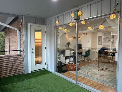 Tarrytown Haus | Mixed Shared Room - CoLiving Condo