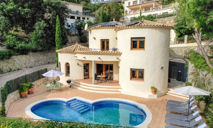 Sa Riera Haus | MM156: Haus mit privatem Pool in Sa Riera, Begur