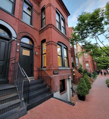 Cardozo Haus | Modern 1 block from Metro subway Minutes to Capital, Museums and National Mall