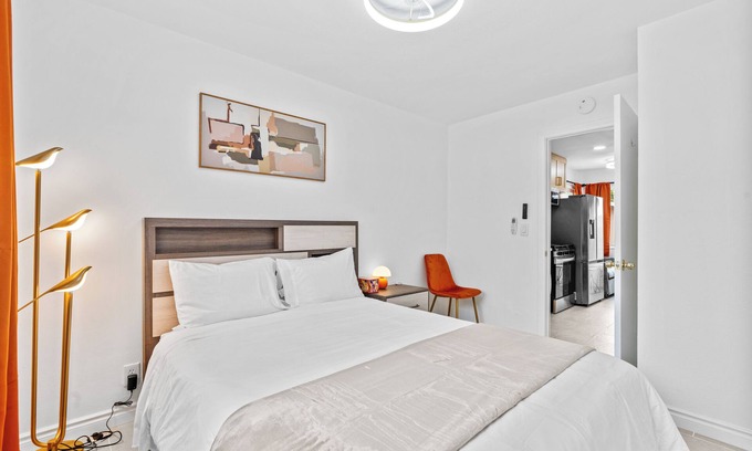 Tustin Wohnung | Modern 1B1B Apt Full Kitchen Parking Laundry