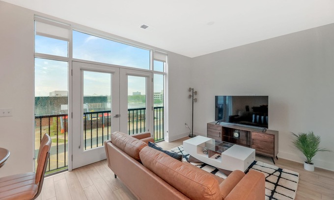 Wichita Wohnung | Modern 1BR APT in DT with Infinity Pool & Sauna