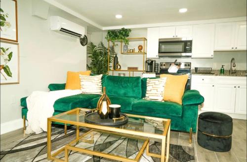 Mount Pleasant Wohnung | Modern 1BR Unit with Free Parking Walk to Metro