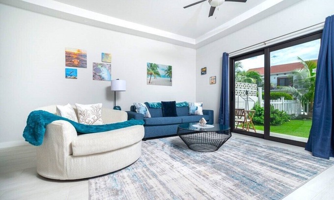 Northwest Point Wohnung | Modern 2 Bed Apt w/Pool Near to Diving, Beach, etc
