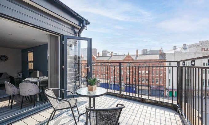 Offerton Wohnung | Modern 2 Bed in Stockport Centre - Balcony Access