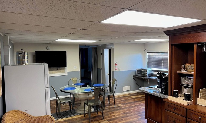 Loretto Wohnung | Modern 2 Bed Suite on Bourbon Trail